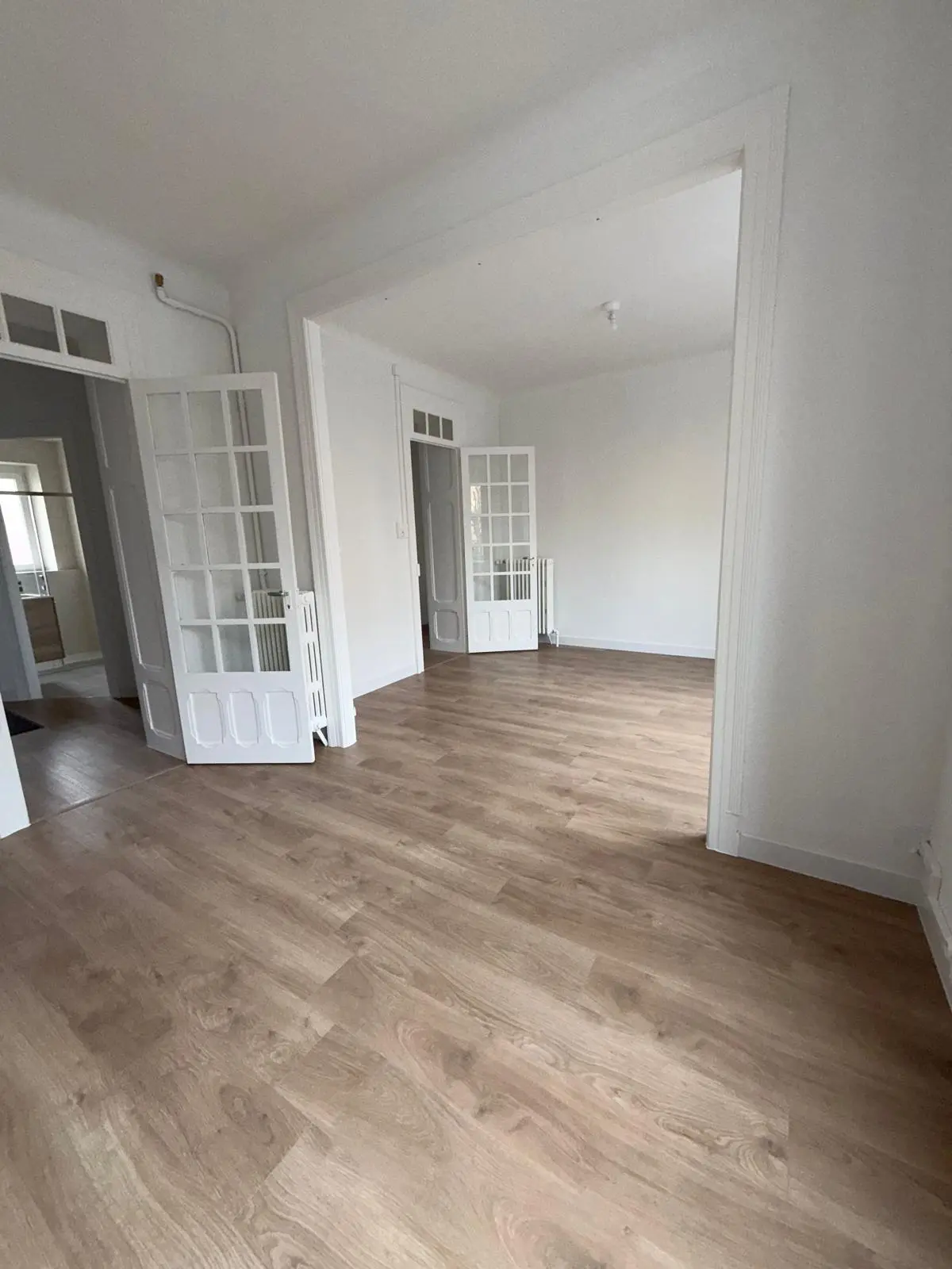Appartement lumineux après peinture et pose de parquet