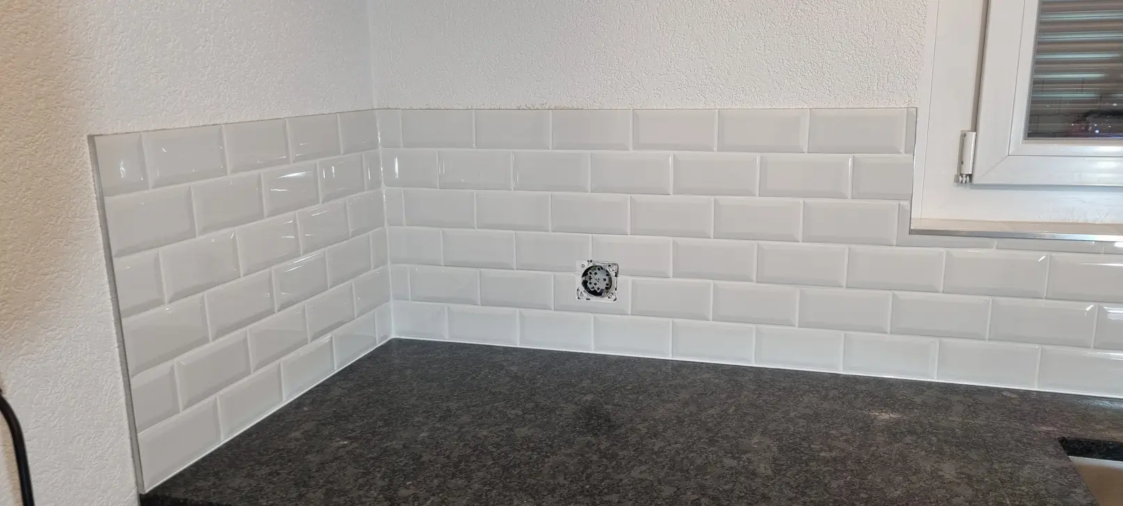 Pose précise d’une crédence en carreaux métro